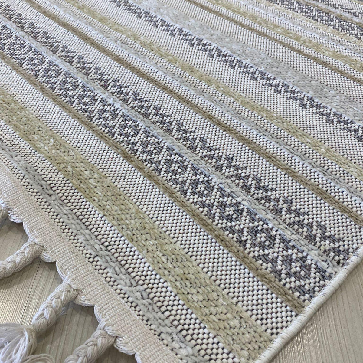 Meridyen Serisi Bej-Beyaz Şönil Kilim | Kaymaz Tabanlı, Yıkanabilir Halı