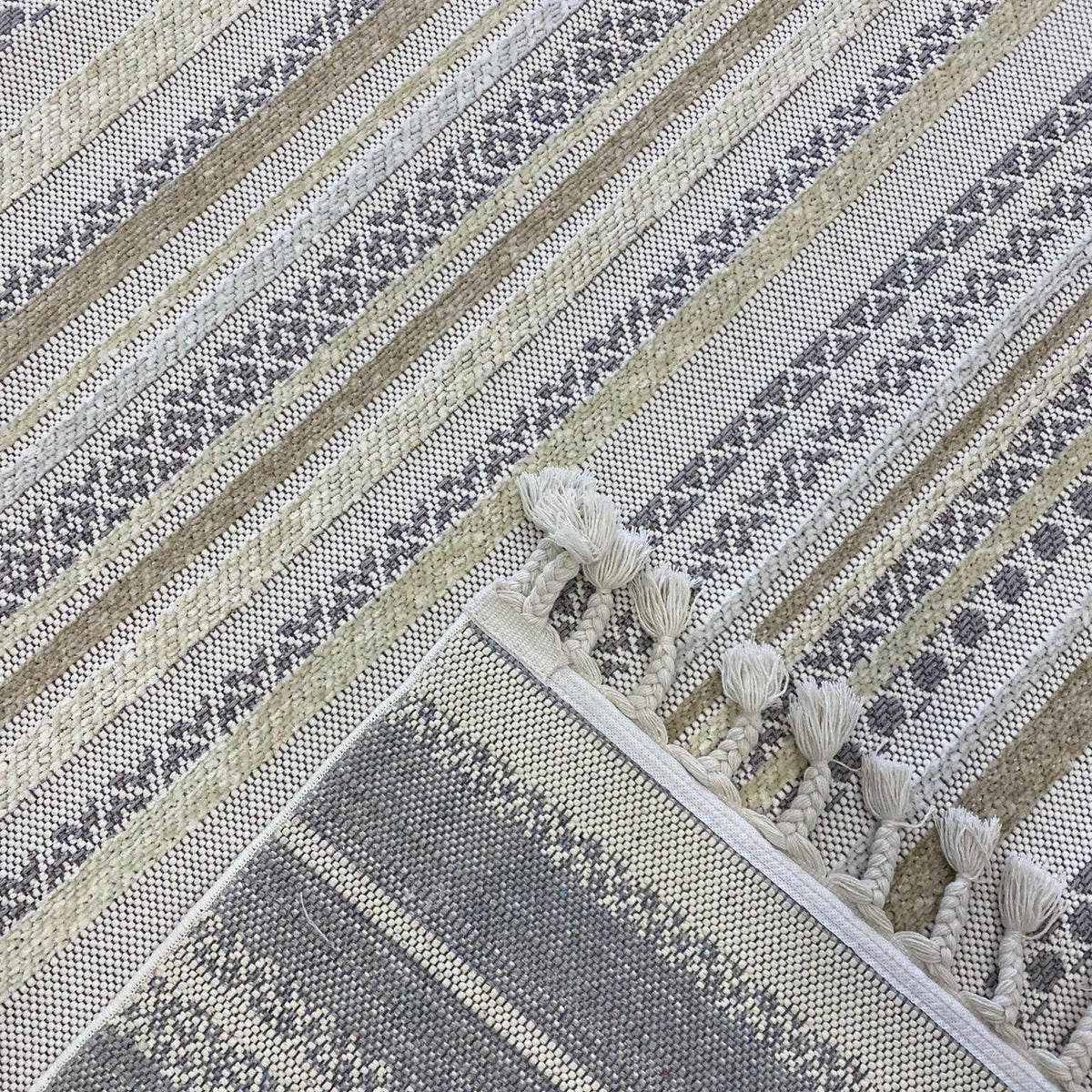 Meridyen Serisi Bej-Beyaz Şönil Kilim | Kaymaz Tabanlı, Yıkanabilir Halı