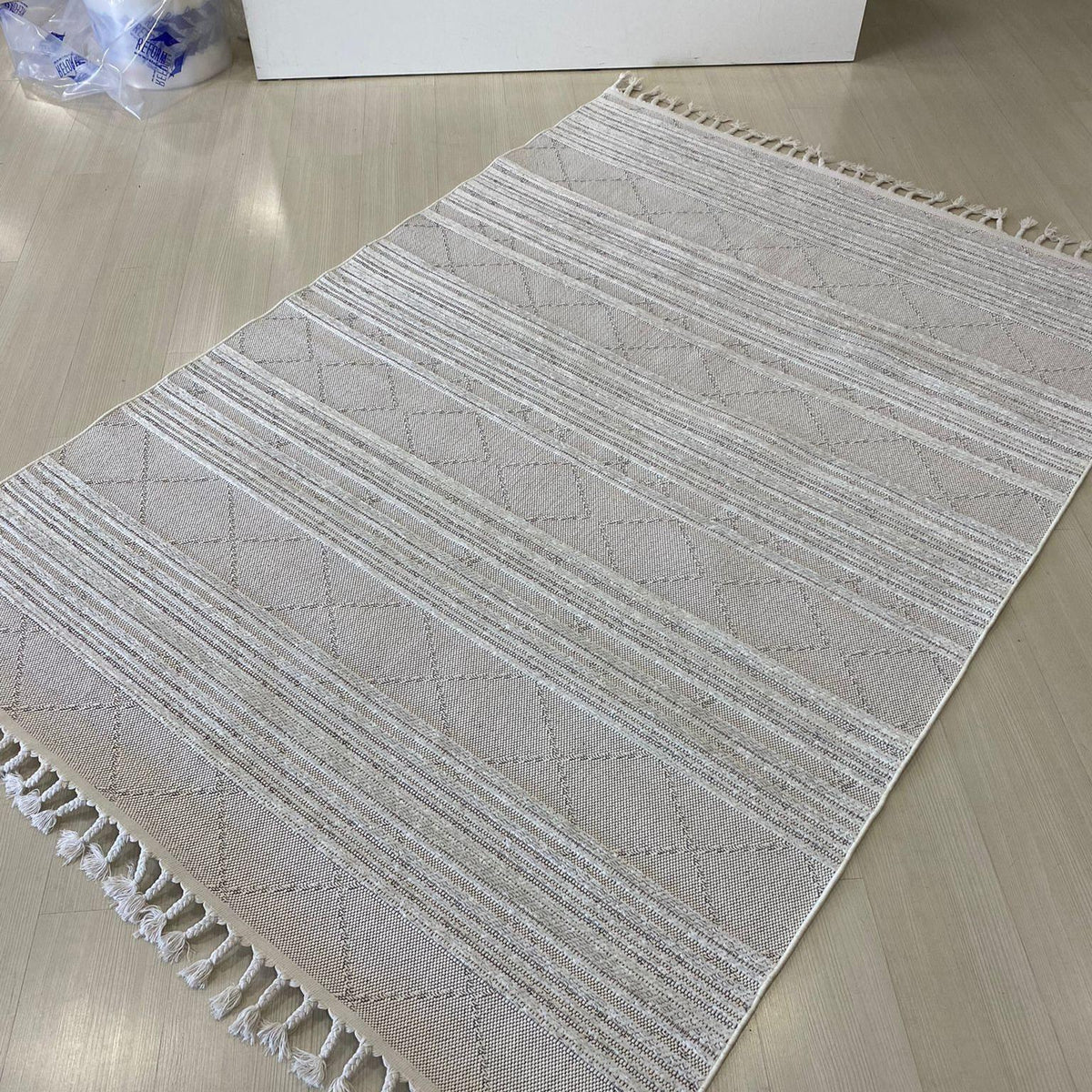 Meridyen Serisi Beyaz Şönil Kilim | Kaymaz Tabanlı, Yıkanabilir Halı