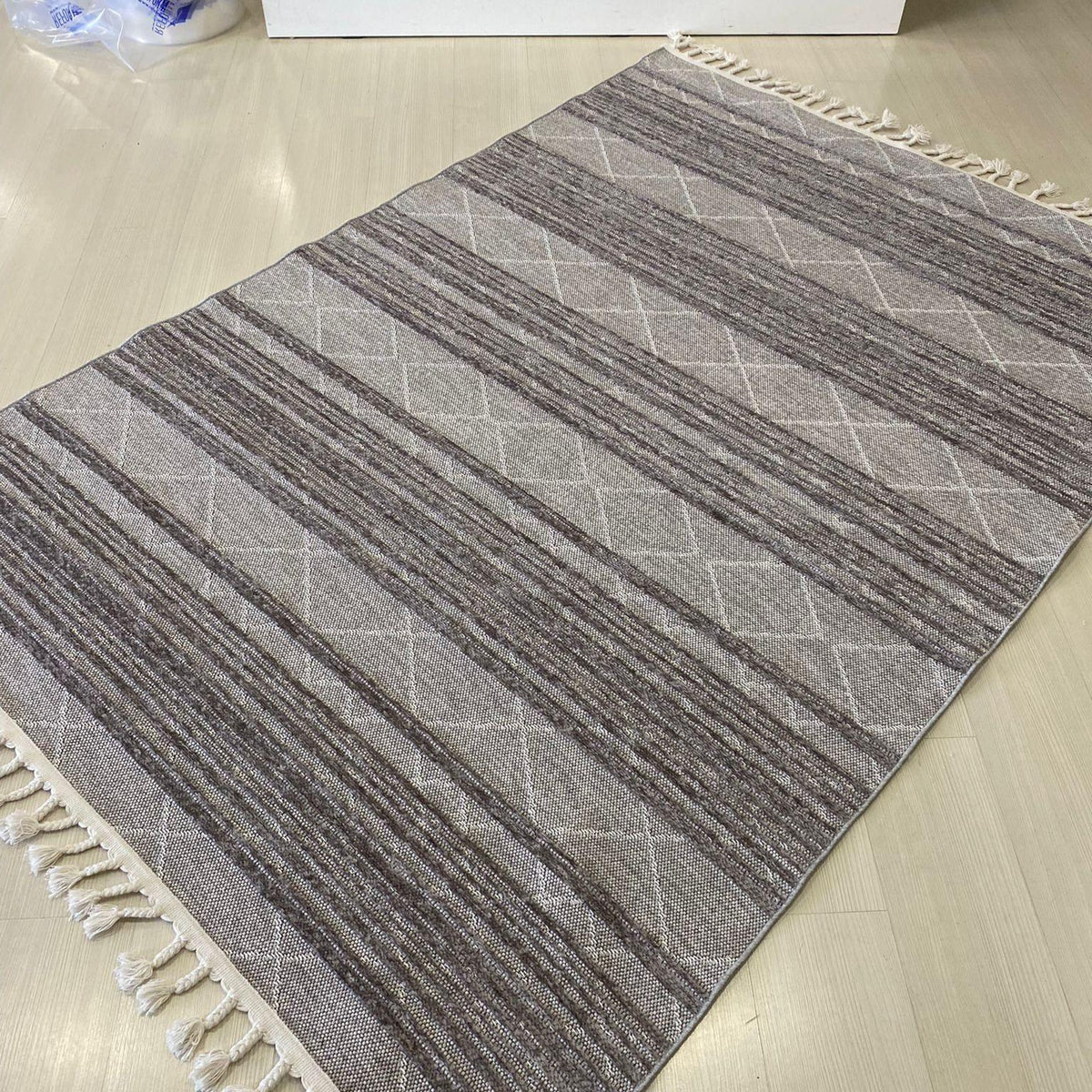 Meridyen Serisi Gri Şönil Kilim | Kaymaz Tabanlı, Yıkanabilir Halı